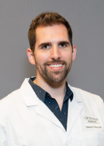 Dr. Thomas Pérez.