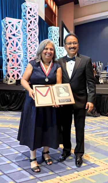 Dr. Kanal accepting Quimby award next to Dr. M. Mahesh